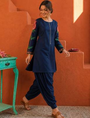 women floral embroidered regular thread work kurta with patiala 3