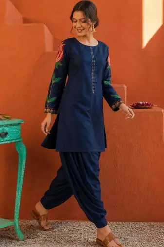 women floral embroidered regular thread work kurta with patiala