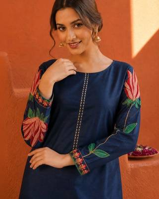 women floral embroidered regular thread work kurta with patiala 5