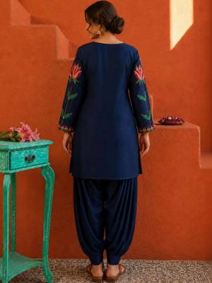 women floral embroidered regular thread work kurta with patiala 6