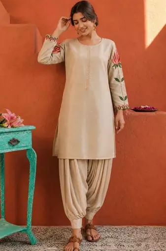 women floral embroidered regular thread work kurta with patiala