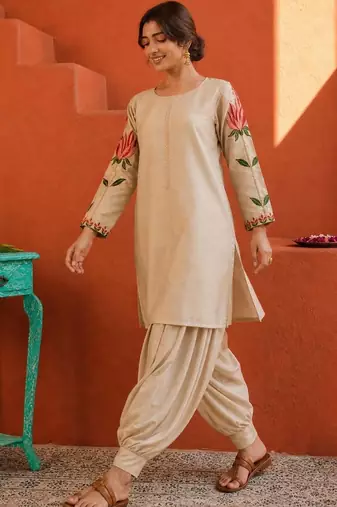 women floral embroidered regular thread work kurta with patiala