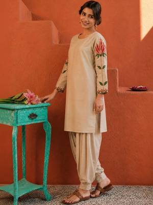 women floral embroidered regular thread work kurta with patiala 3