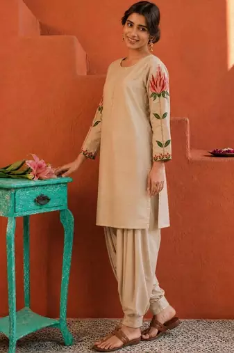 women floral embroidered regular thread work kurta with patiala