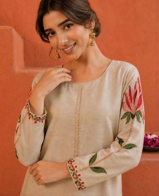 women floral embroidered regular thread work kurta with patiala 5