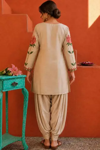 women floral embroidered regular thread work kurta with patiala