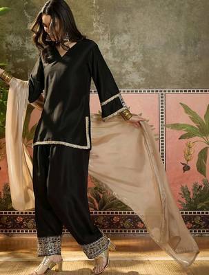 women cotton embroidered straight kurta and farshi salwar with dupatta set 3