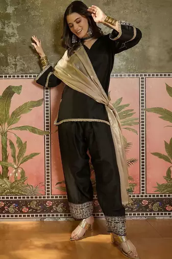 women cotton embroidered straight kurta and farshi salwar with dupatta set