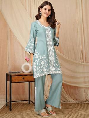 women ethnic motifs embroidered regular thread work kurta with palazzos 4