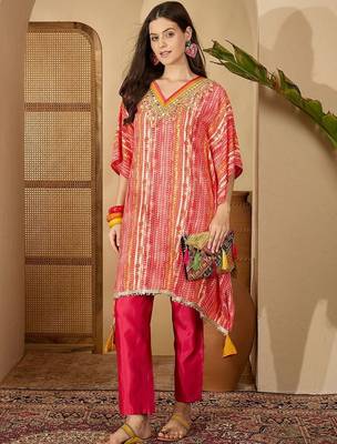 women printed regular mirror work kurta with trousers 2