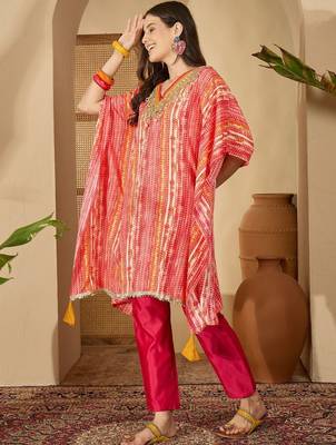 women printed regular mirror work kurta with trousers 3