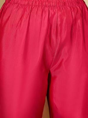 women printed regular mirror work kurta with trousers 4