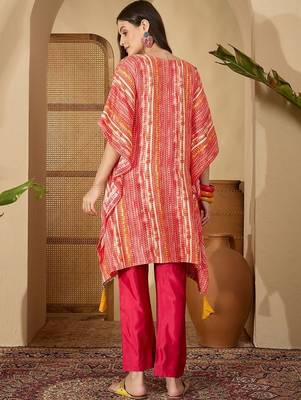 women printed regular mirror work kurta with trousers 7