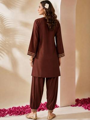 women ethnic motifs embroidered regular thread work kurta with patiala 3