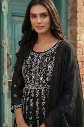 women ethnic motifs embroidered regular thread work kurta with trousers & with dupatta