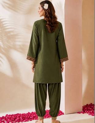 women ethnic motifs embroidered regular thread work kurta with patiala 3