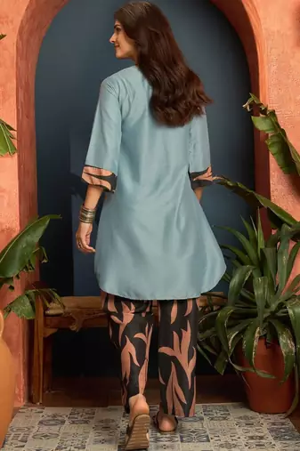 women colourblocked regular kurti with trousers