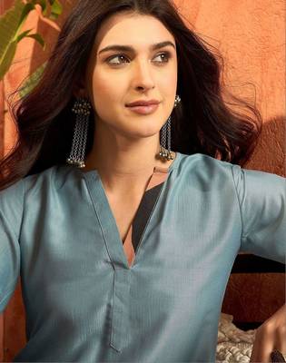 women colourblocked regular kurti with trousers 5