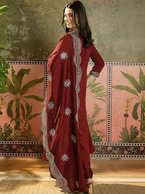 women ethnic motifs embroidered tiered thread work kurta with palazzos & with dupatta 4