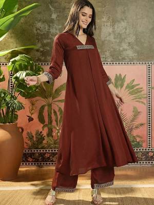women ethnic motifs embroidered tiered thread work kurta with palazzos & with dupatta 5