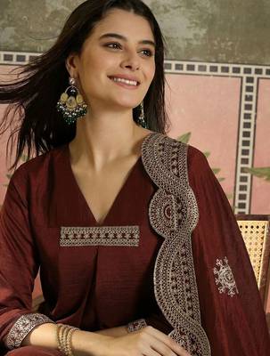 women ethnic motifs embroidered tiered thread work kurta with palazzos & with dupatta 6