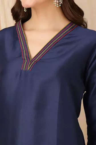women ethnic motifs regular thread work kurta with trousers & with dupatta