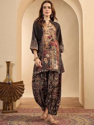women ethnic motifs printed regular kurta with patiala 2