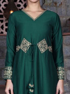 women ethnic motifs embroidered regular patchwork kurta with palazzos & with dupatta 4