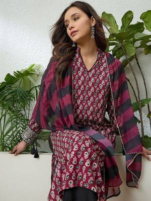 women ethnic motifs printed thread work kurta with trousers & with dupatta 2