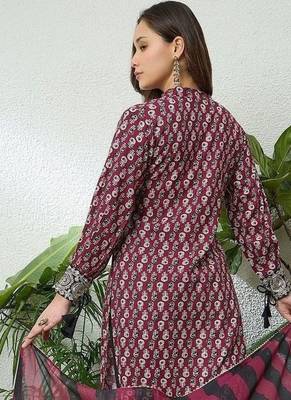 women ethnic motifs printed thread work kurta with trousers & with dupatta 5