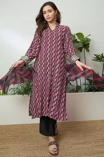 women ethnic motifs printed thread work kurta with trousers & with dupatta