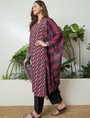 women ethnic motifs printed thread work kurta with trousers & with dupatta 7