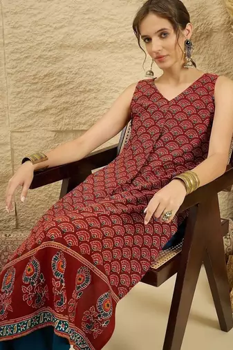 women ethnic motifs printed regular kurta with palazzos