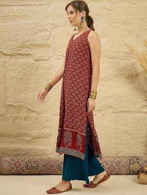 women ethnic motifs printed regular kurta with palazzos 3
