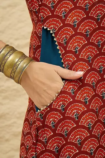 women ethnic motifs printed regular kurta with palazzos