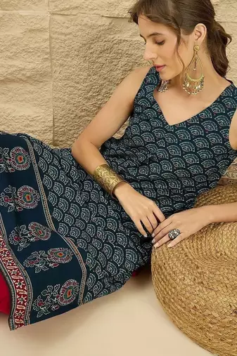 women ethnic motifs printed regular kurta with palazzos