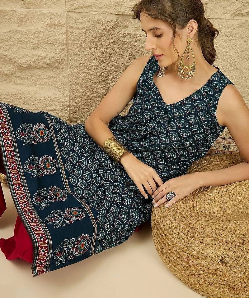 women ethnic motifs printed regular kurta with palazzos