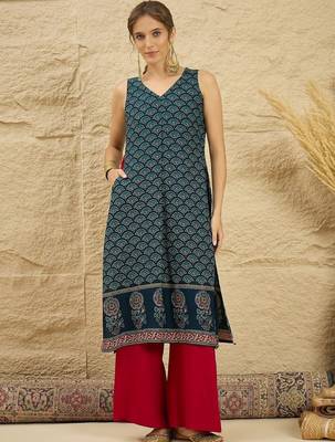 women ethnic motifs printed regular kurta with palazzos 6
