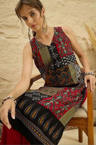 women ethnic motifs printed regular sequinned kurta with trousers
