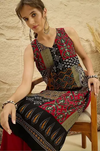 women ethnic motifs printed regular sequinned kurta with trousers