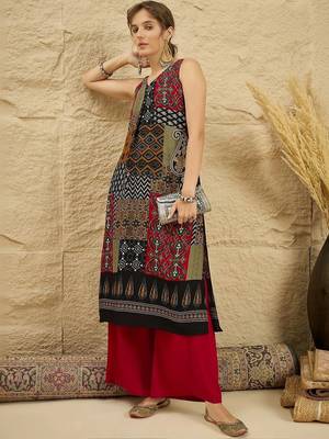 women ethnic motifs printed regular sequinned kurta with trousers 2