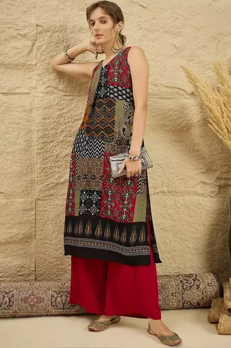 women ethnic motifs printed regular sequinned kurta with trousers