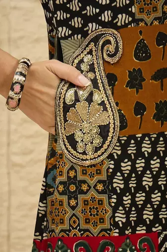 women ethnic motifs printed regular sequinned kurta with trousers