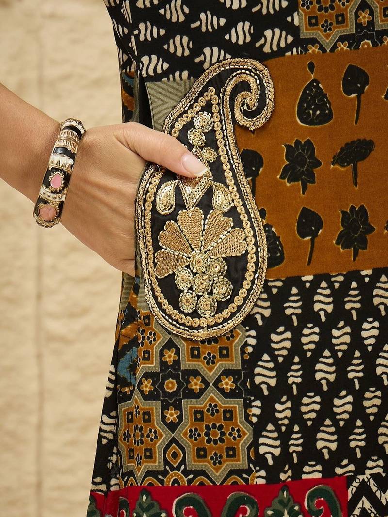 women ethnic motifs printed regular sequinned kurta with trousers
