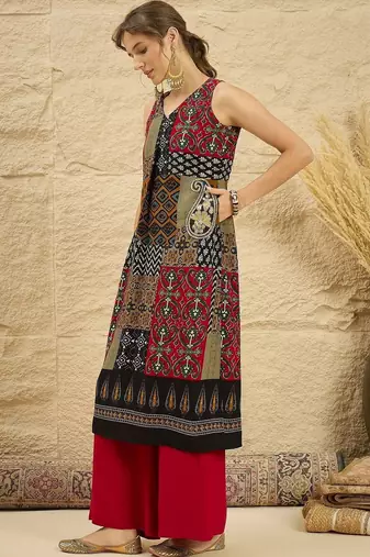 women ethnic motifs printed regular sequinned kurta with trousers