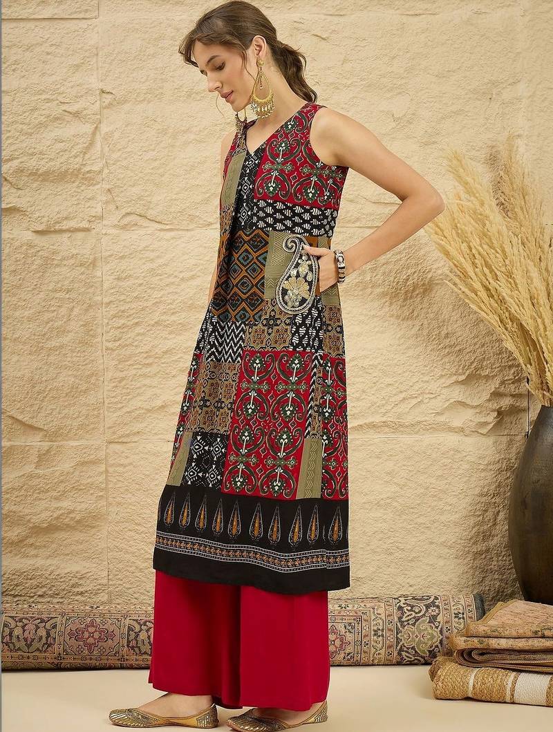 women ethnic motifs printed regular sequinned kurta with trousers