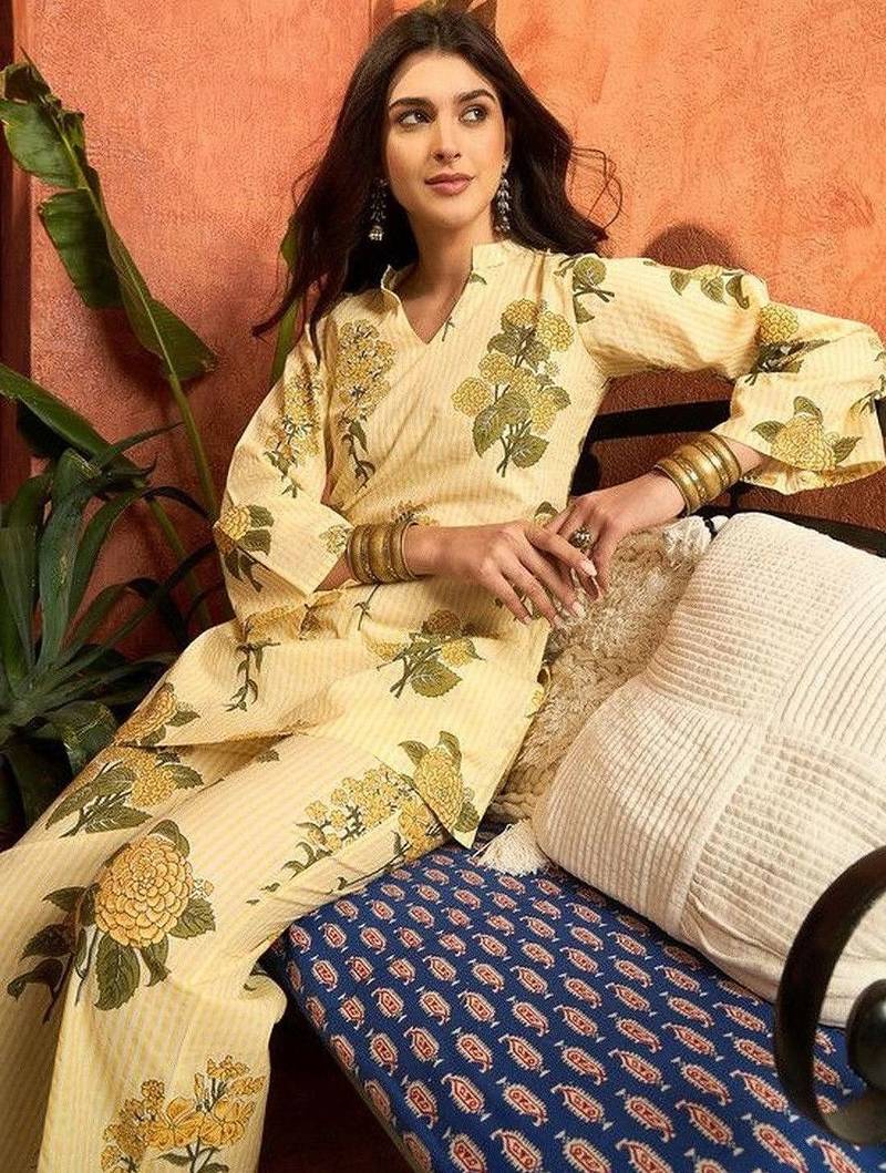 women floral printed regular  cotton kurti with trousers