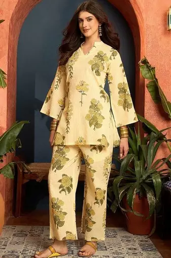 women floral printed regular  cotton kurti with trousers