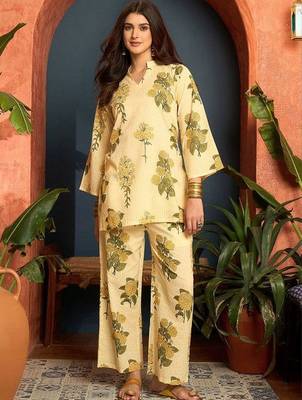 women floral printed regular  cotton kurti with trousers 3
