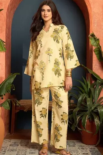 women floral printed regular  cotton kurti with trousers